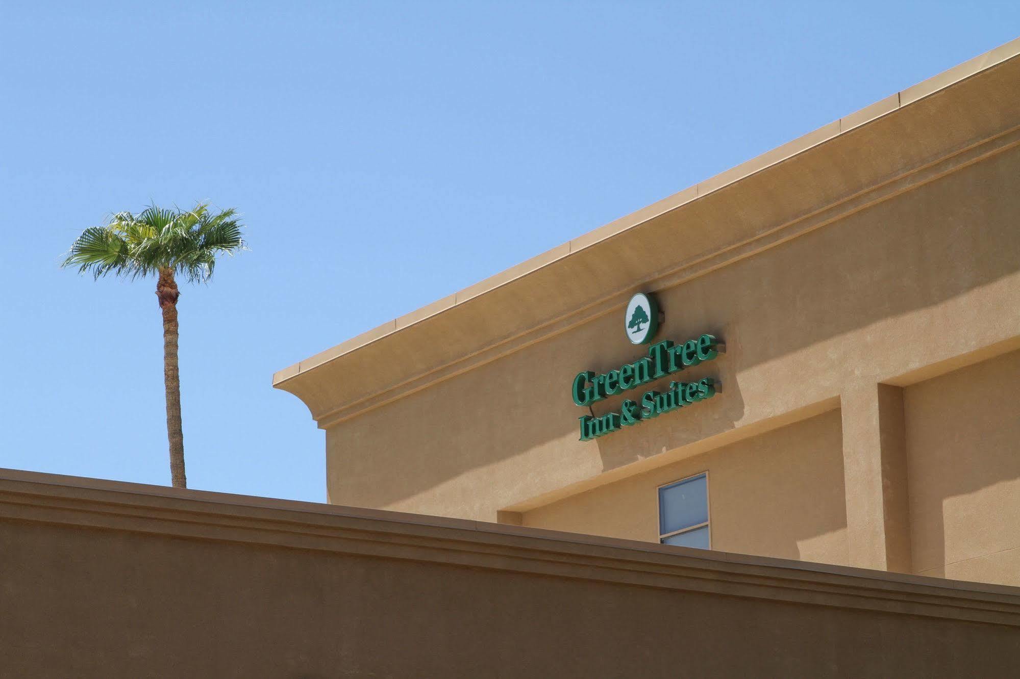 Greentree Inn & Suites Phoenix Sky Harbor Bagian luar foto