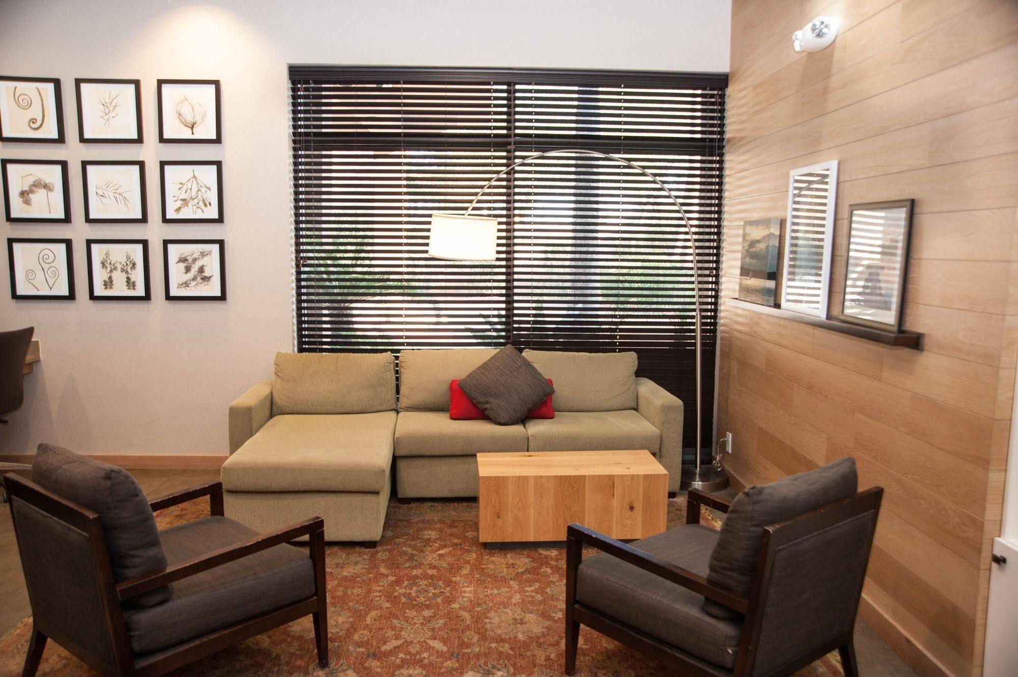 Greentree Inn & Suites Phoenix Sky Harbor Bagian luar foto