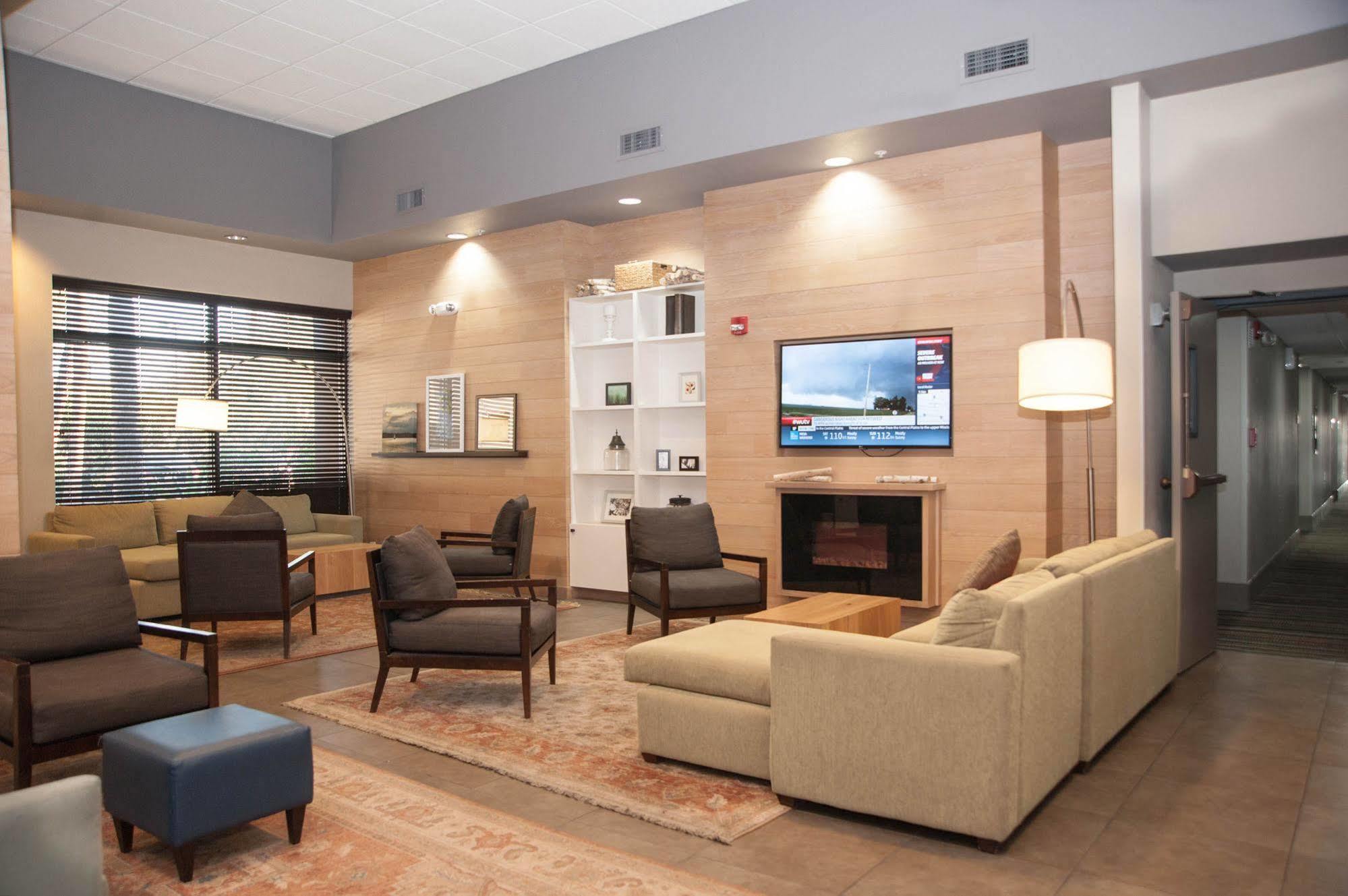 Greentree Inn & Suites Phoenix Sky Harbor Bagian luar foto